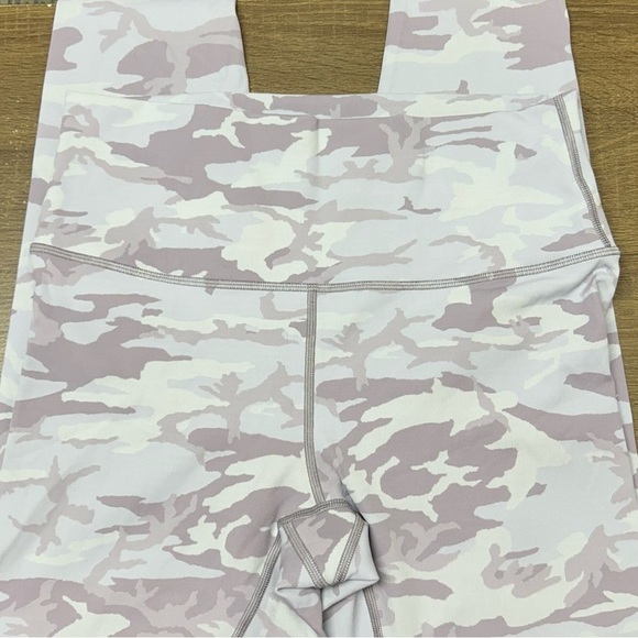 Lululemon Wonder Under High Rise Tight Lavender Camo Leggings Size 10 - Picture 3 of 9